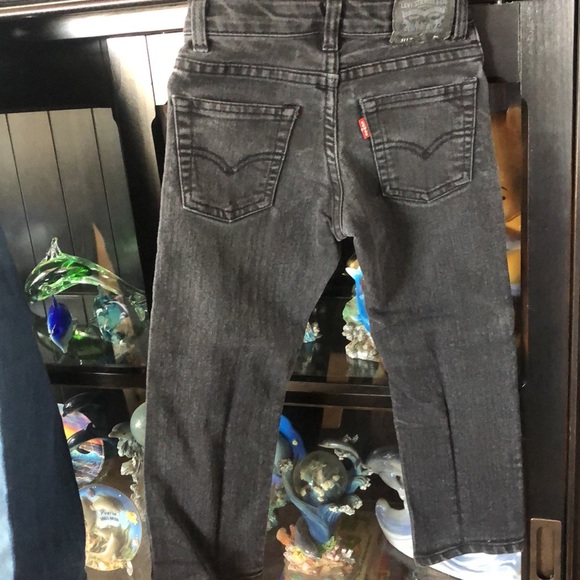 3 pairs of boys Levi jeans. - Picture 2 of 6